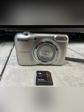 Nikon COOLPIX Compact Digital Camera - Silver